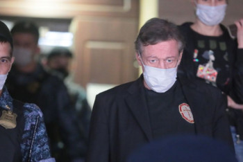 Фотография к новости: Родственники Ефремова попросили нового адвоката не общаться со СМИ