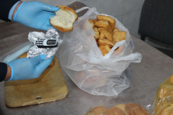 Фотография к новости: Телефон в бауырсаке пытались пронести в СИЗО Актобе