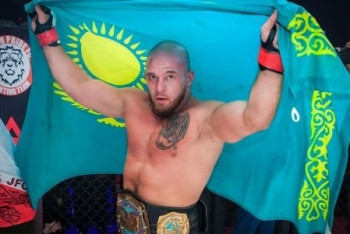 Фотография к новости: Казахстанец Артем Резников сенсационно выиграл соглавный бой турнира АСА 111