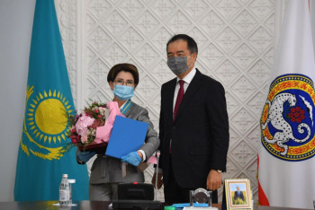 Фотография к новости: Роза Рымбаева стала почетным гражданином Алматы