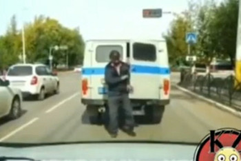 Задержанный мужчина сбежал из патрульной машины в Костанайской области