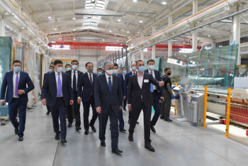 Фотография к новости: Токаеву доложили о работе завода энергоэффективных архитектурных фасадов в Алматы