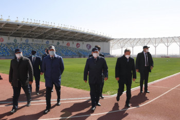 Фотография к новости: Елбасы посетил новый стадион и конгресс-холл в Туркестане