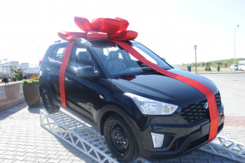 Фотография к новости: Автомобиль вручили лучшему учителю года в Алматинской области