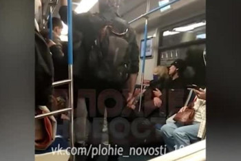 Фотография к новости: Кашляющую пассажирку без маски избили в московском метро