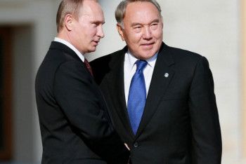 Фотография к новости: Елбасы поздравил Путина с днем рождения