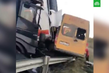 Фотография к новости: Школьный автобус попал в смертельную аварию в Дагестане