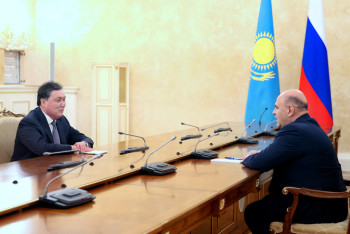 Фотография к новости: Аскар Мамин провел переговоры с главой правительства России в Москве