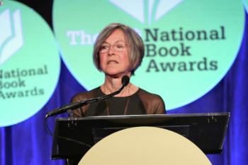 Фотография к новости: Нобелевскую премию по литературе присудили Луизе Глюк