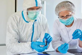 Фотография к новости: ВОЗ сообщила о рекордном суточном приросте числа заболевших COVID-19