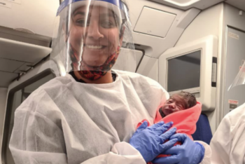 Фотография к новости: В Индии женщина родила сына в "воздухе"