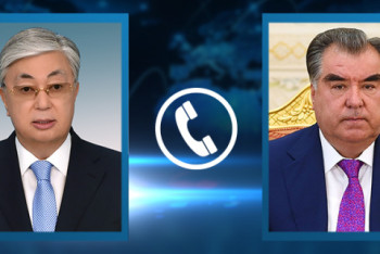 Фотография к новости: Токаев поздравил Рахмона с переизбранием на пост президента Таджикистана