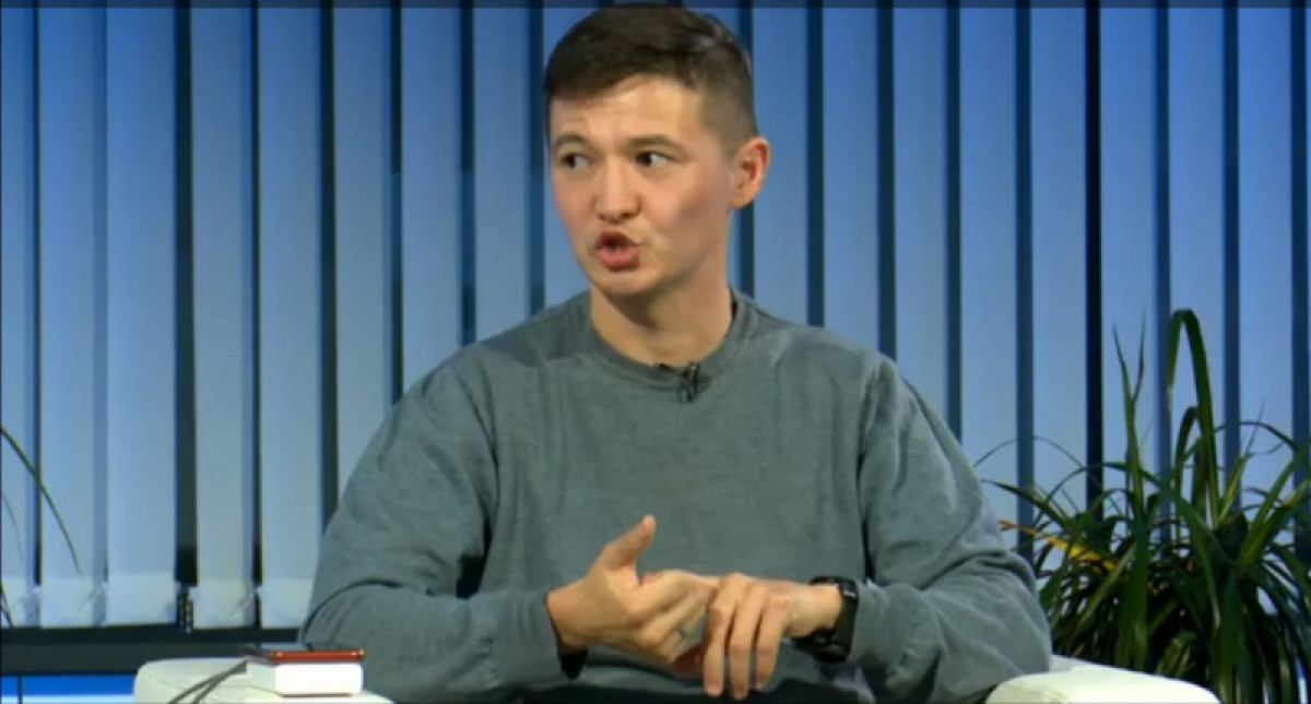 кадр из видео