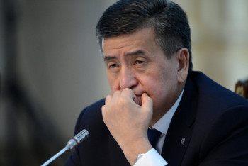 Фотография к новости: "Мирная отставка президента не входила в планы штурмовавших Белый дом" - эксперт о ситуации в Кыргызстане