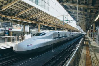 Фотография к новости: Новому японскому поезду не страшны даже землетрясения