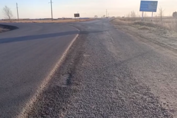 Фотография к новости: Одна половина с новым асфальтом – жители СКО возмутились ремонтом дороги