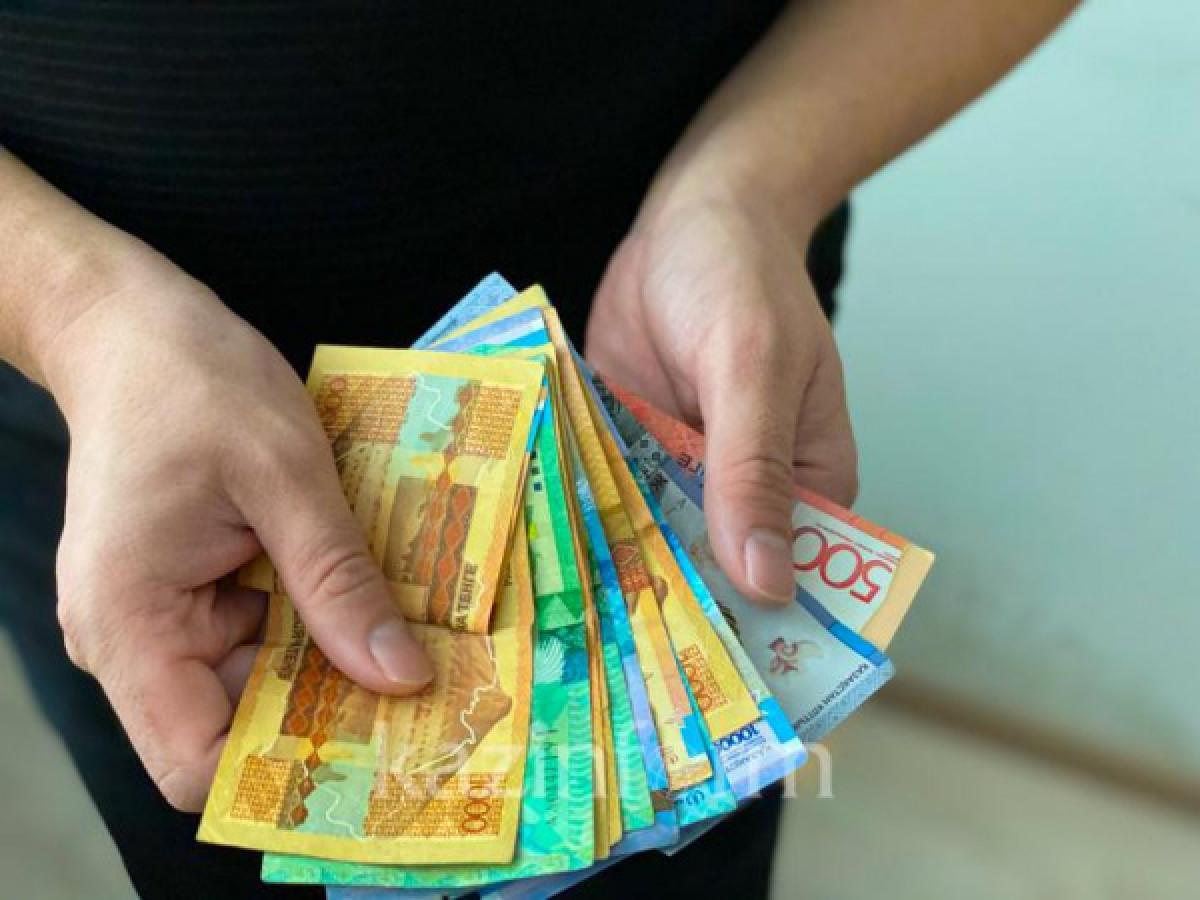 Медиков заставляют вернуть 42 500 тенге в Шымкенте