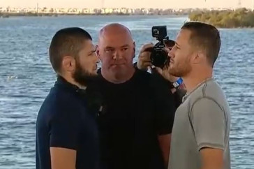 Фотография к новости: В Сети появилось видео дуэли взглядов Нурмагомедова и Гэтжи