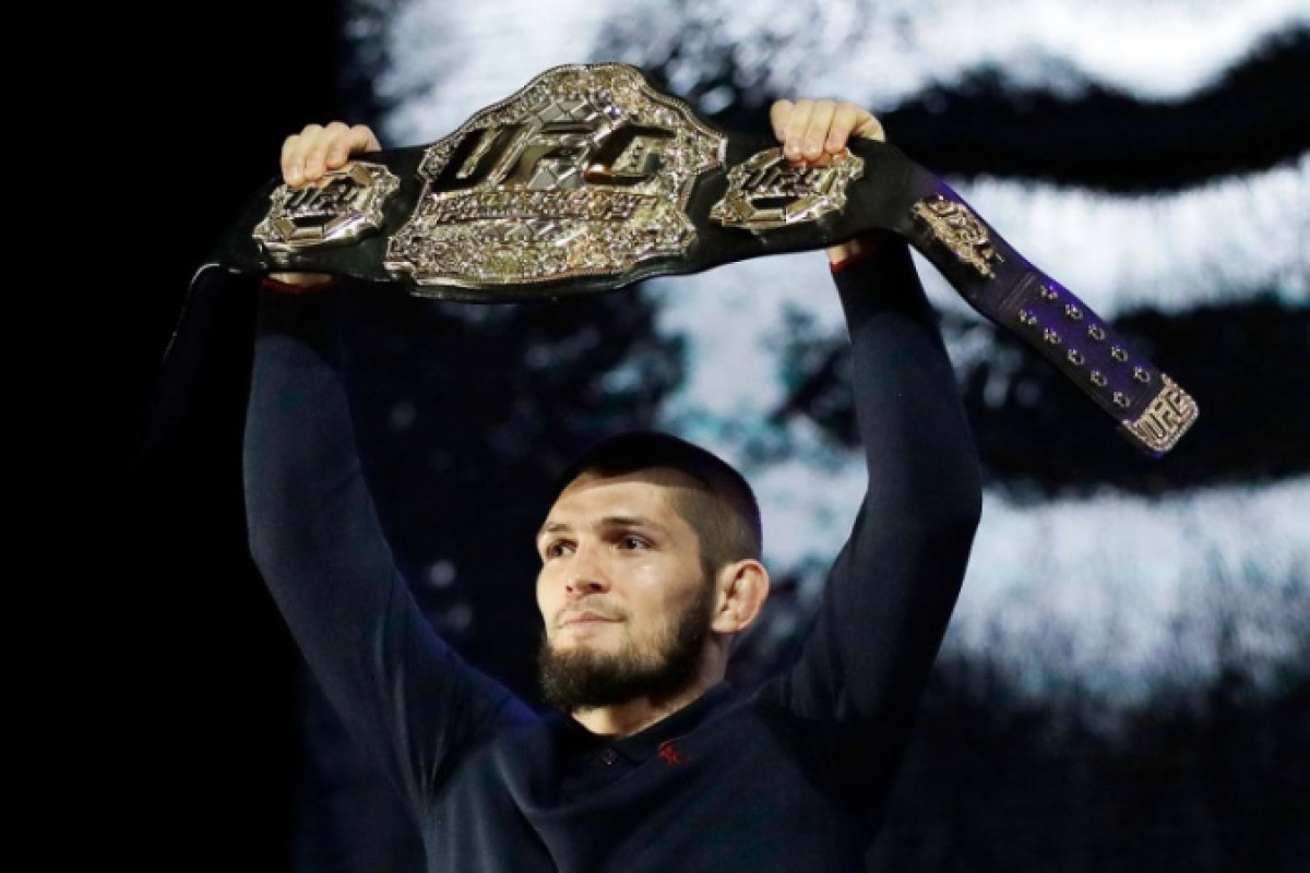 Нурмагомедов досрочно победил Гэтжи и защитил титул чемпиона UFC