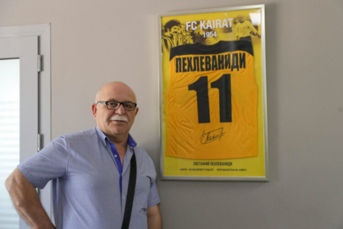 Токаев наградил орденом "Достык" ветерана ФК "Кайрата"