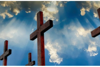 Фотография к новости: Школьники-вандалы повалили 43 креста на кладбище под Омском