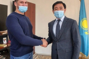 Ответишь за свои слова – аким Усть-Каменогорска помирился с обидчиком