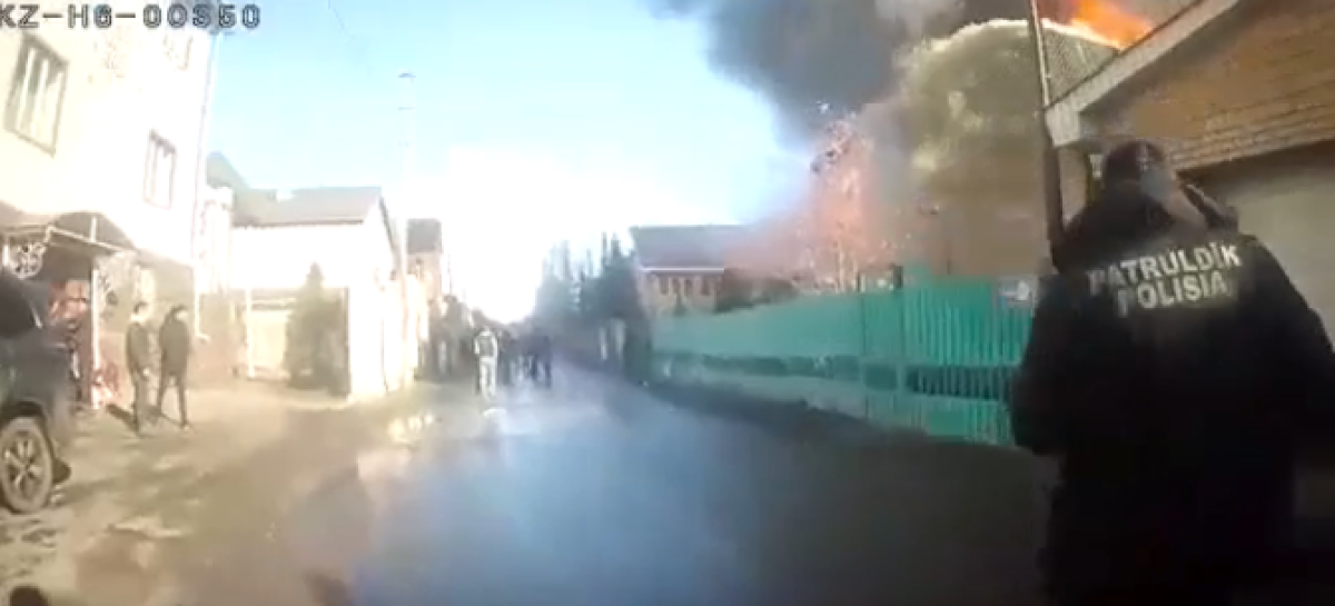 Появилось видео спасения людей во время сильного пожара в Нур-Султане