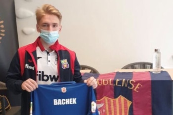 Фотография к новости: Казахстанский футболист стал одним из самых дорогих игроков испанского клуба