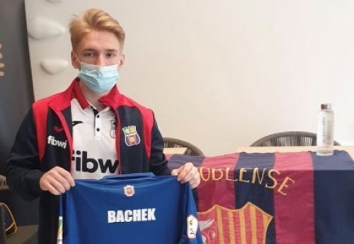 Фотография к новости: Казахстанский футболист стал одним из самых дорогих игроков испанского клуба