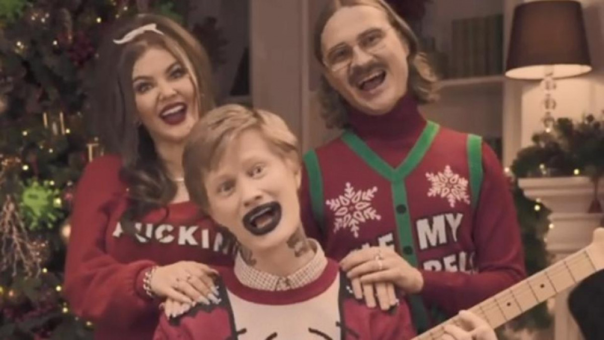 кадр из видео 