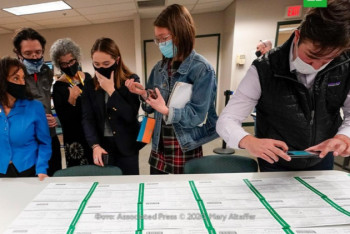 Фотография к новости: Верховный суд США постановил изолировать ряд бюллетеней в Пенсильвании