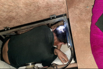 Фотография к новости: В ящике для инструментов "ГАЗели" пытался выехать казахстанец в Россию