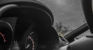 Штрафов на миллион тенге наездил водитель Lada Granta в Алматы