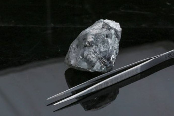 Фотография к новости: Один из крупнейших алмазов в мире найден в Африке