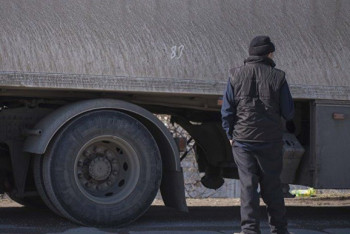 Фотография к новости: Стала известна причина образования затора на границе с РФ в Атырауской области