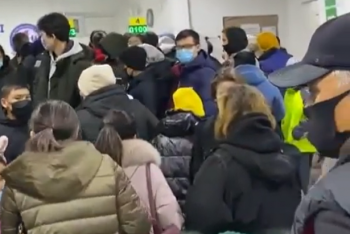 Фотография к новости: Медосмотр спровоцировал толпы школьников в поликлинике Атырау