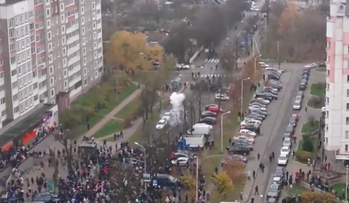 Силовики применили светошумовые гранаты против протестантов в Минске
