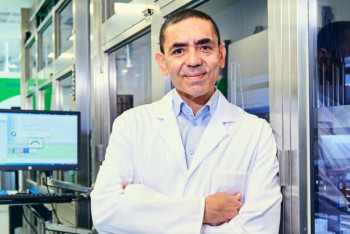 Фотография к новости: Когда мир вернется к прежней жизни, рассказал разработчик ковид-вакцины