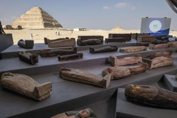 Фотография к новости: Более 100 саркофагов и золоченые статуи обнаружили в Египте