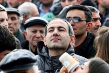 Фотография к новости: Пашинян ждет в Ереване военных с передовой, чтобы "решить вопрос скулящих"