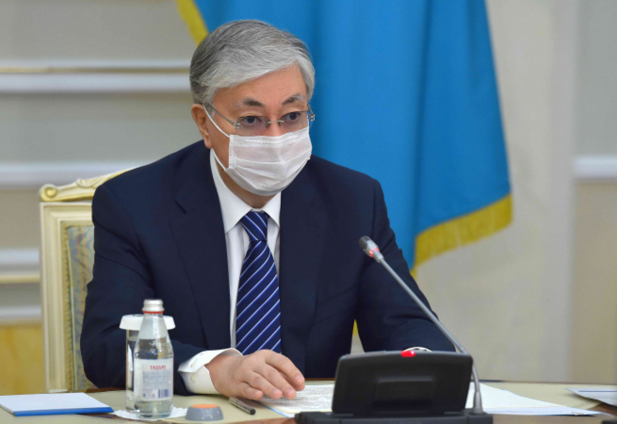 Выплаты надбавок медработникам за борьбу с коронавирусом продолжатся - Токаев