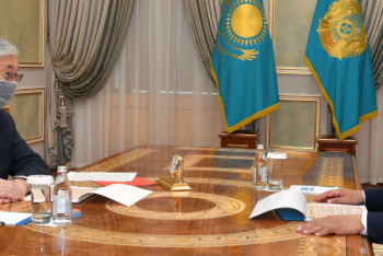 Фотография к новости: Токаев встретился с главой Института географии и водной безопасности