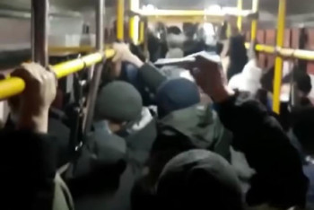 На машинах нельзя, в переполненных автобусах можно - казахстанцы жалуются на логику властей в борьбе с пандемией