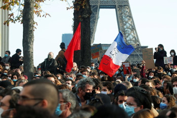 Фотография к новости: Газовые баллончики и водометы применила полиция против протестующих во Франции