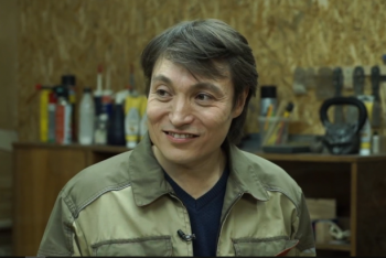 Фотография к новости: Коней на переправе меняют: как менеджер банка стал столяром –  проект "Наши люди"