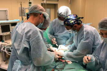 Фотография к новости: Девочку с гигантизмом стоп прооперировали врачи Нур-Султана