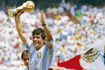 Фотография к новости: Остановилось сердце легенды. Мир прощается с Диего Марадоной