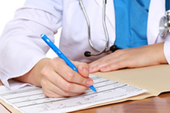 Фотография к новости: ﻿Директор и главрач медучреждения выдавали фиктивные справки для пресечения границы в ВКО