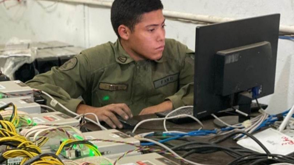 Армия Венесуэлы займется добычей биткоинов