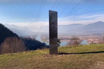 Фотография к новости: Новый таинственный монолит неизвестного происхождения обнаружили в Румынии